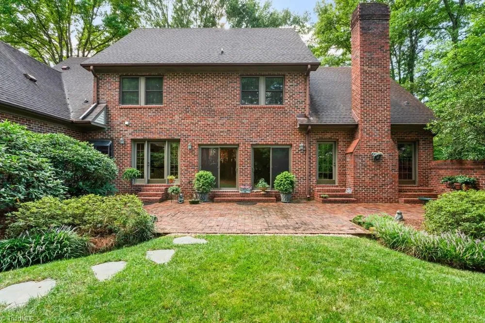 1305 Swanner Court High Point, NC 27262