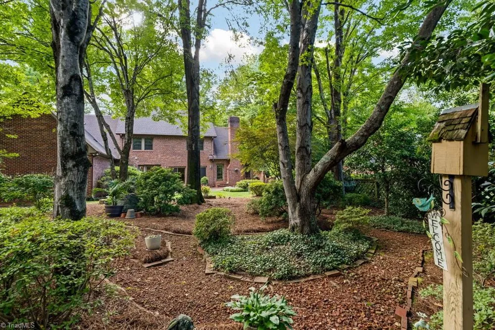 1305 Swanner Court High Point, NC 27262