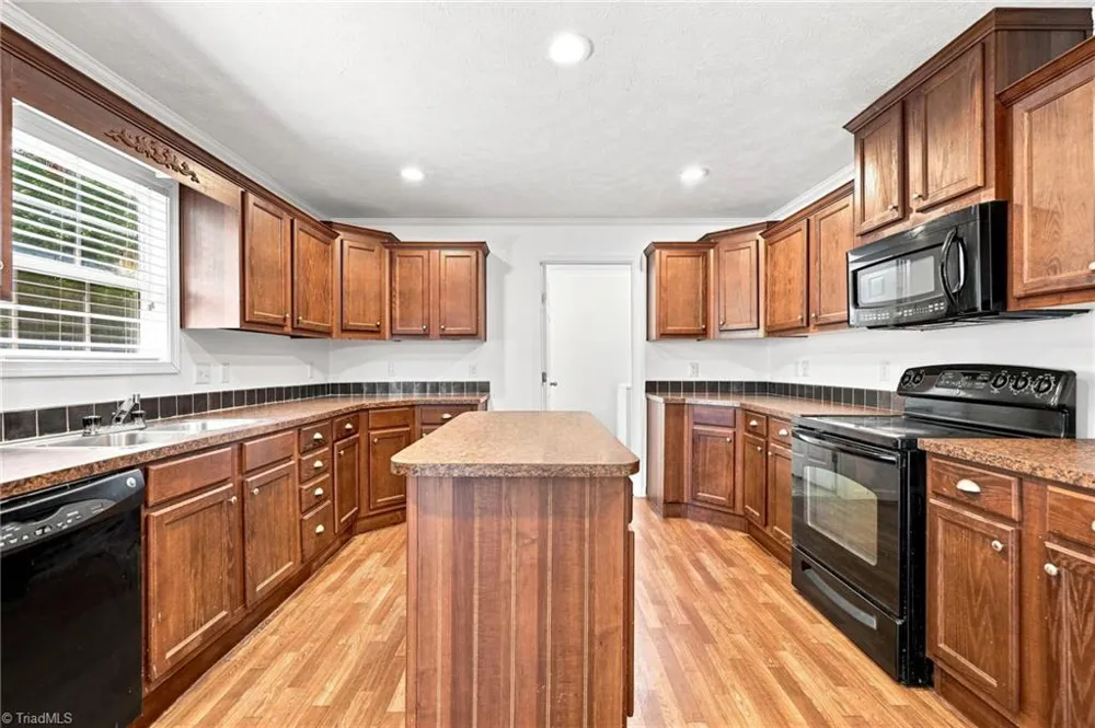 4851 Murray Road Winston-Salem, NC 27106