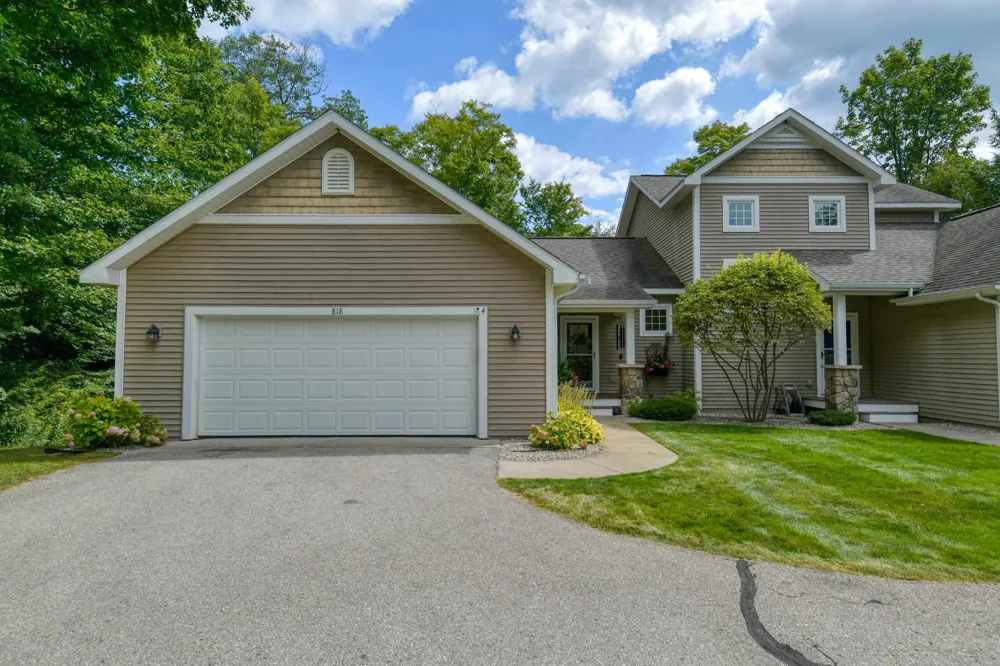 818 Bay Cliff Drive Suttons Bay Township, MI 49682