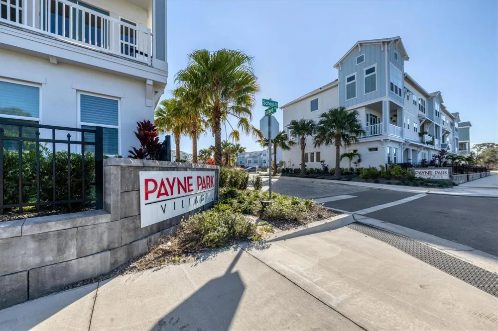 2313 LINDSTROM STREET Sarasota, FL 34237