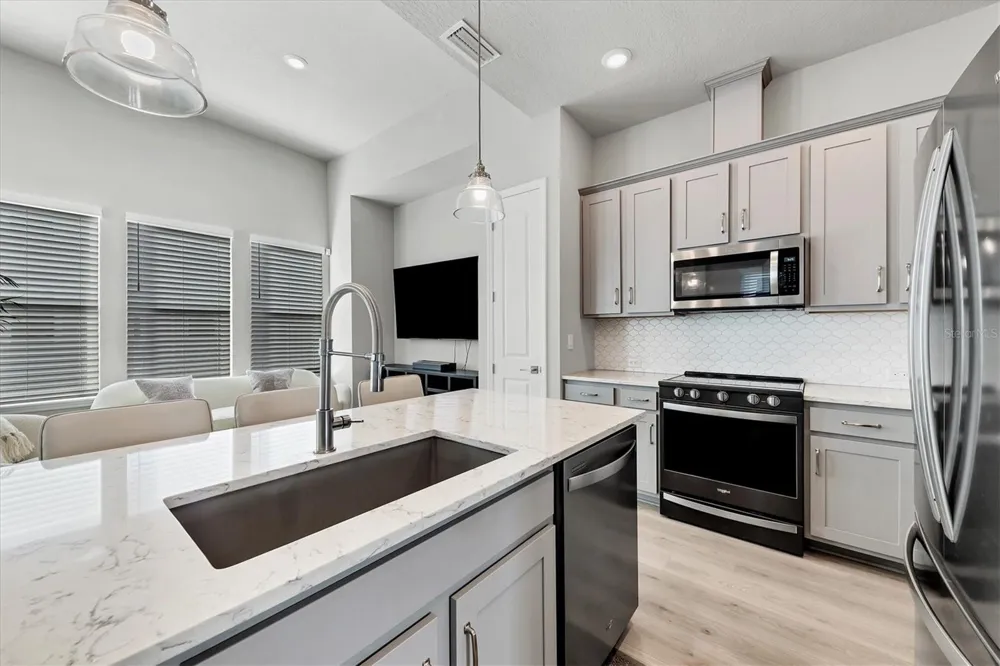 2313 LINDSTROM STREET Sarasota, FL 34237