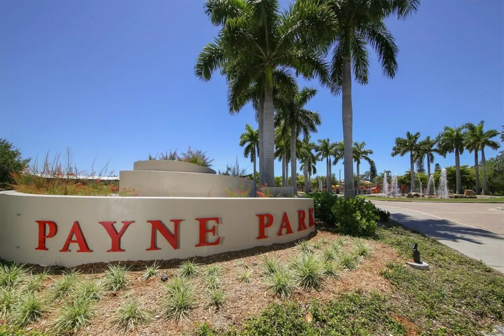 2313 LINDSTROM STREET Sarasota, FL 34237