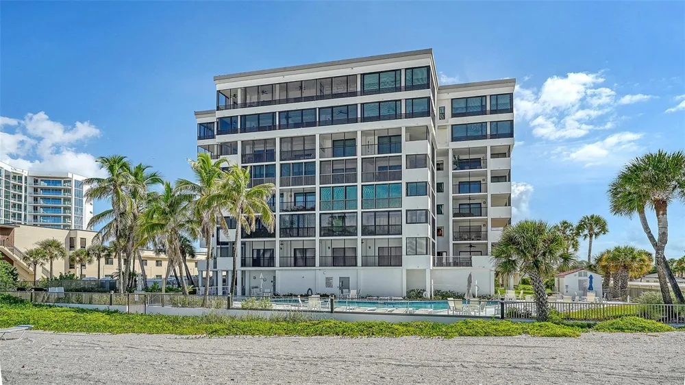 1100 BENJAMIN FRANKLIN DRIVE #204 Sarasota, FL 34236
