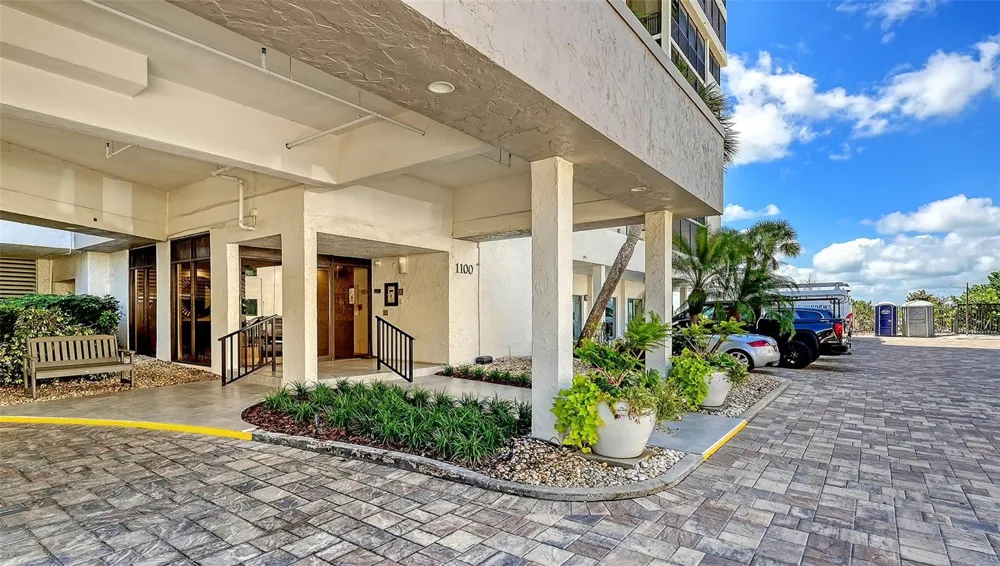 1100 BENJAMIN FRANKLIN DRIVE #204 Sarasota, FL 34236