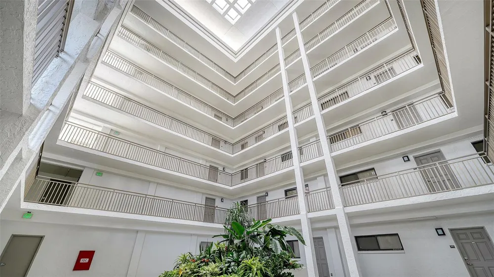 1100 BENJAMIN FRANKLIN DRIVE #204 Sarasota, FL 34236