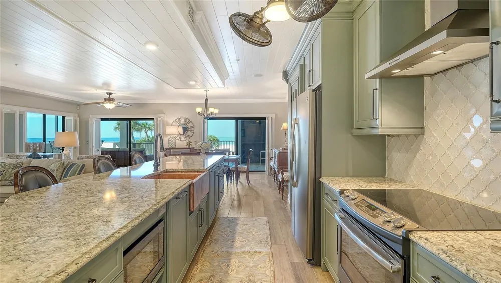 1100 BENJAMIN FRANKLIN DRIVE #204 Sarasota, FL 34236