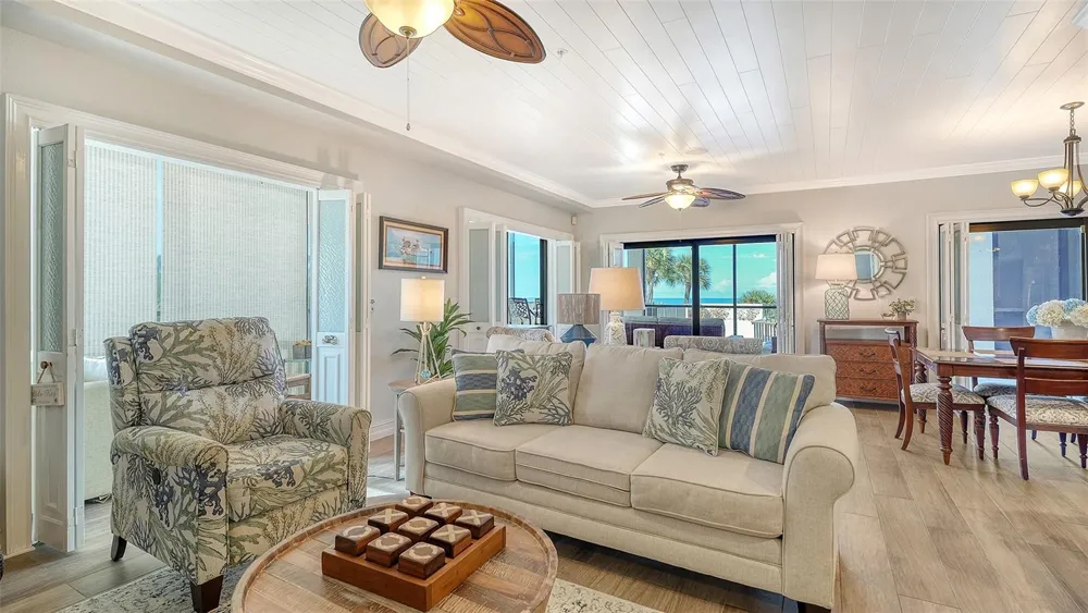1100 BENJAMIN FRANKLIN DRIVE #204 Sarasota, FL 34236