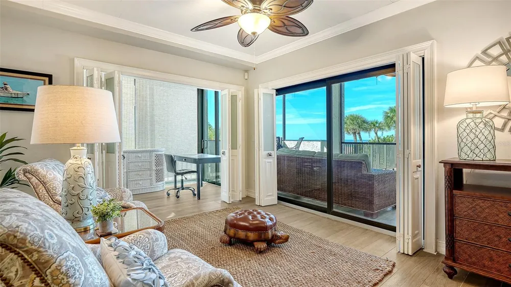 1100 BENJAMIN FRANKLIN DRIVE #204 Sarasota, FL 34236