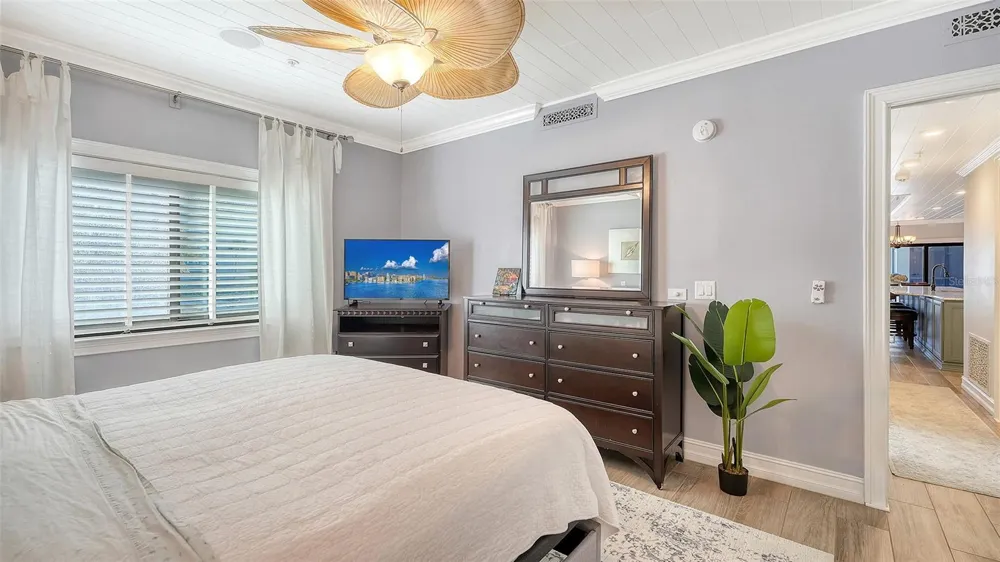 1100 BENJAMIN FRANKLIN DRIVE #204 Sarasota, FL 34236
