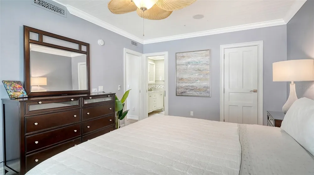 1100 BENJAMIN FRANKLIN DRIVE #204 Sarasota, FL 34236