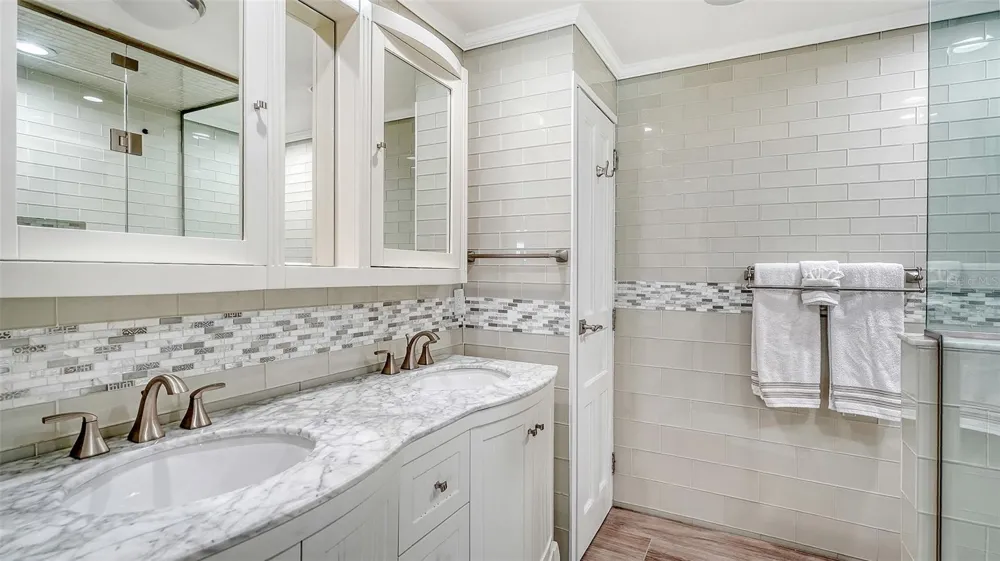 1100 BENJAMIN FRANKLIN DRIVE #204 Sarasota, FL 34236