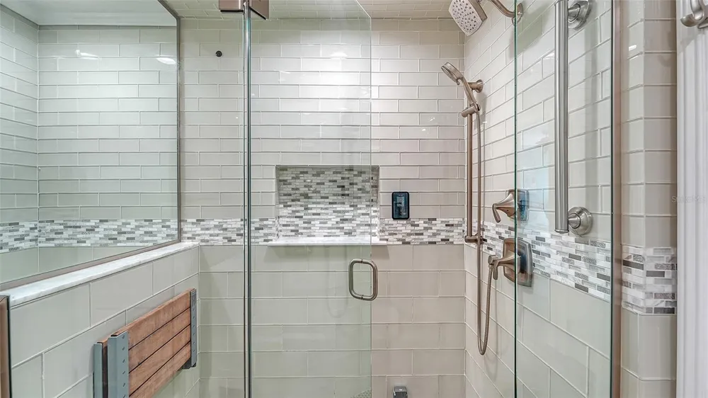 1100 BENJAMIN FRANKLIN DRIVE #204 Sarasota, FL 34236