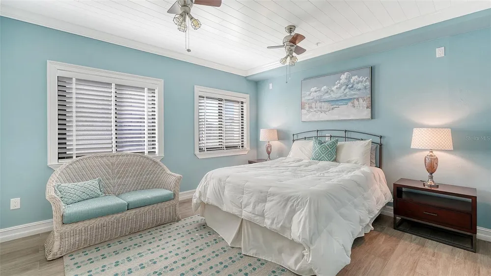 1100 BENJAMIN FRANKLIN DRIVE #204 Sarasota, FL 34236