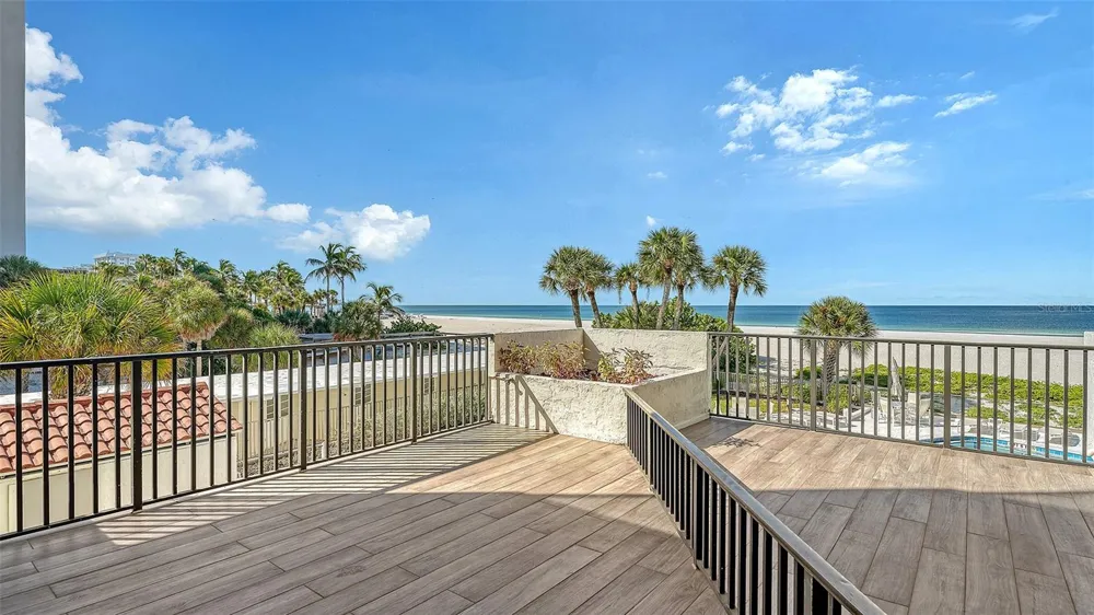 1100 BENJAMIN FRANKLIN DRIVE #204 Sarasota, FL 34236