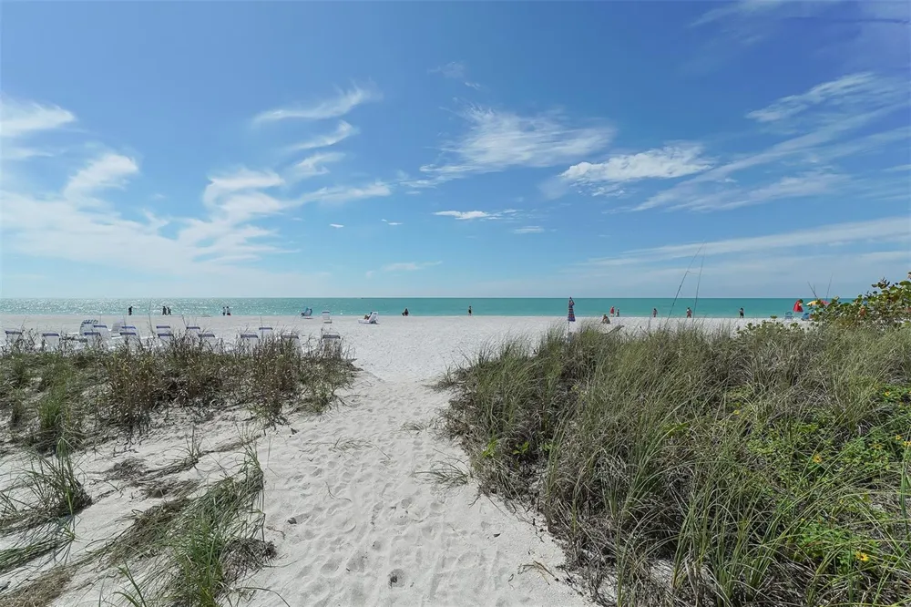 1100 BENJAMIN FRANKLIN DRIVE #204 Sarasota, FL 34236