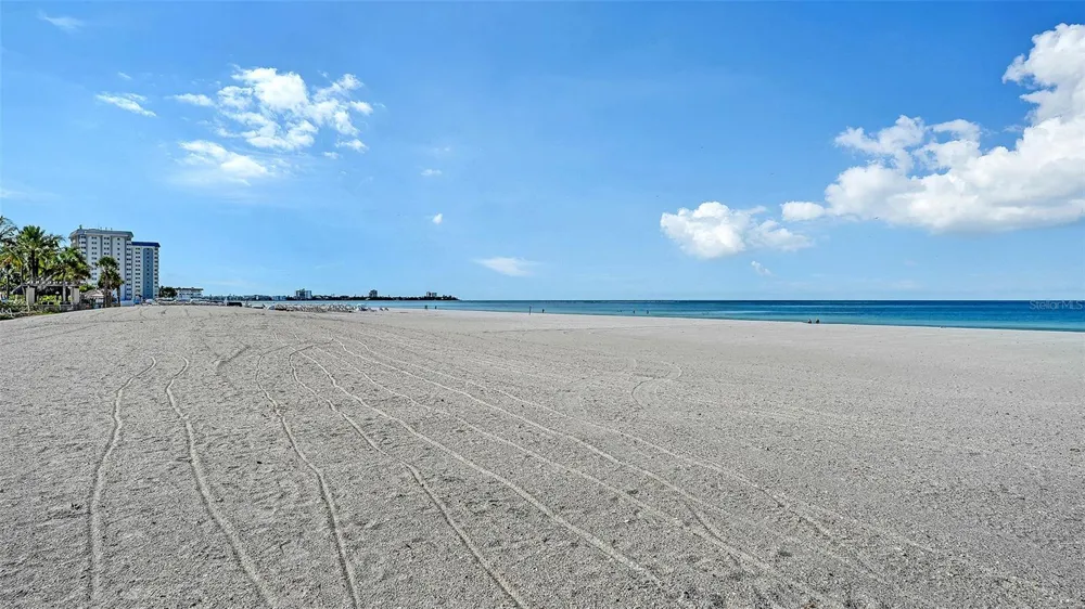 1100 BENJAMIN FRANKLIN DRIVE #204 Sarasota, FL 34236
