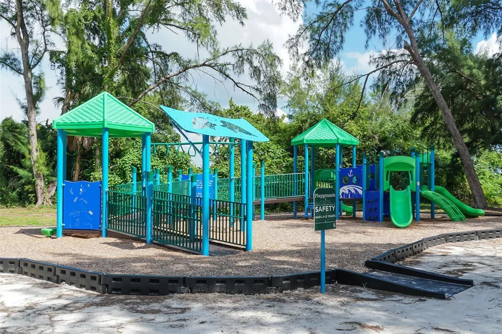1100 BENJAMIN FRANKLIN DRIVE #204 Sarasota, FL 34236