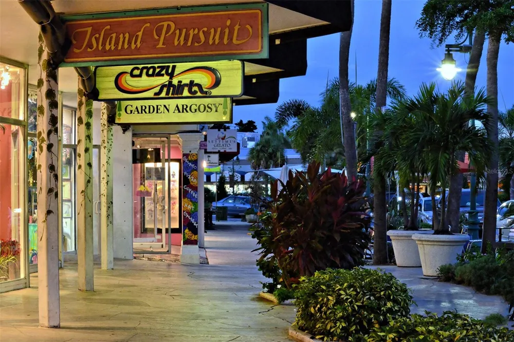 1100 BENJAMIN FRANKLIN DRIVE #204 Sarasota, FL 34236