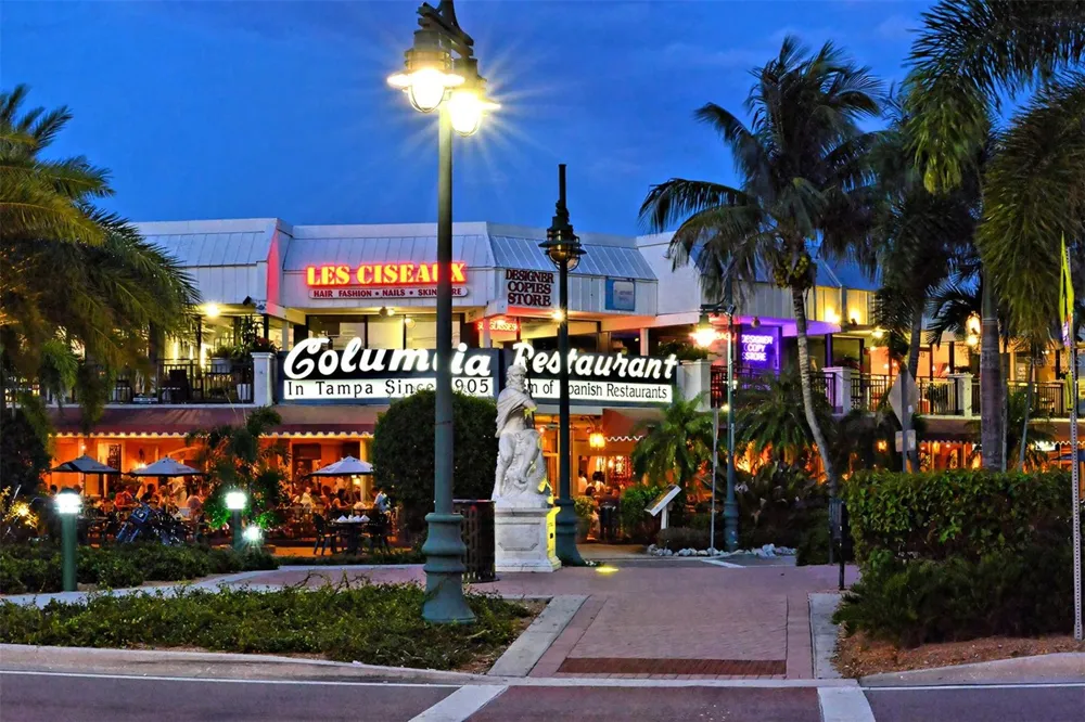1100 BENJAMIN FRANKLIN DRIVE #204 Sarasota, FL 34236