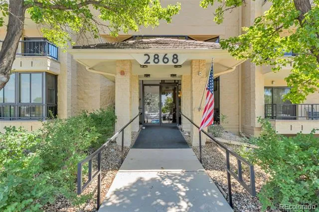 2868 S Heather Gardens Way #210 Aurora, CO 80014