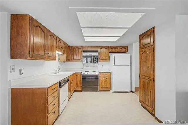 2868 S Heather Gardens Way #210 Aurora, CO 80014