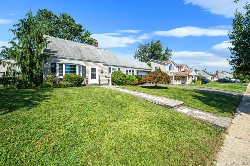 96 Slate Lane Levittown, NY 11756