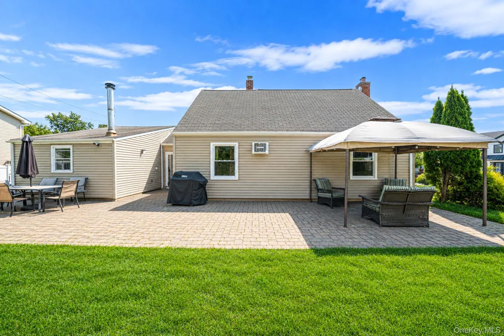 96 Slate Lane Levittown, NY 11756