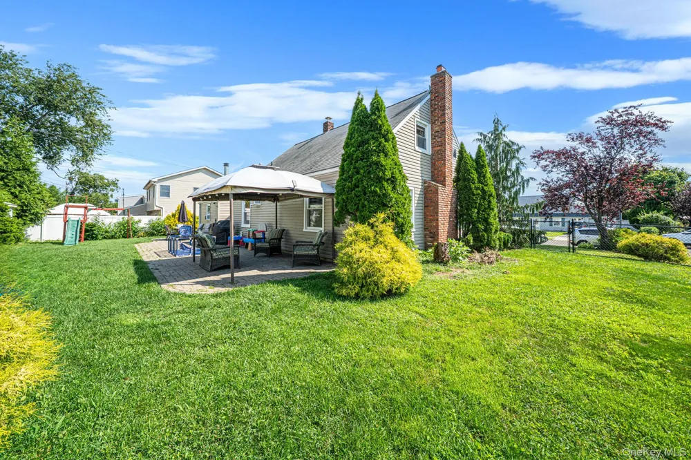 96 Slate Lane Levittown, NY 11756