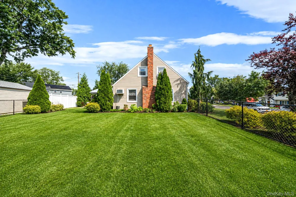96 Slate Lane Levittown, NY 11756