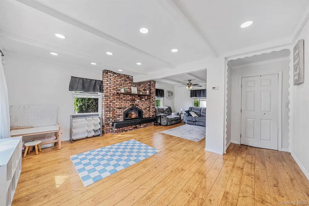 96 Slate Lane Levittown, NY 11756