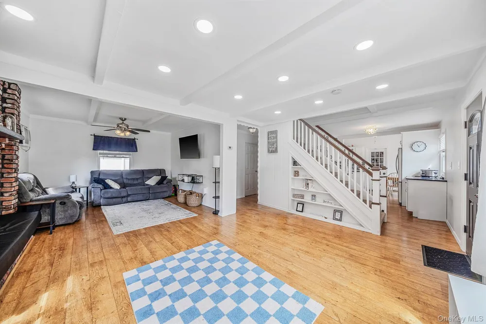 96 Slate Lane Levittown, NY 11756