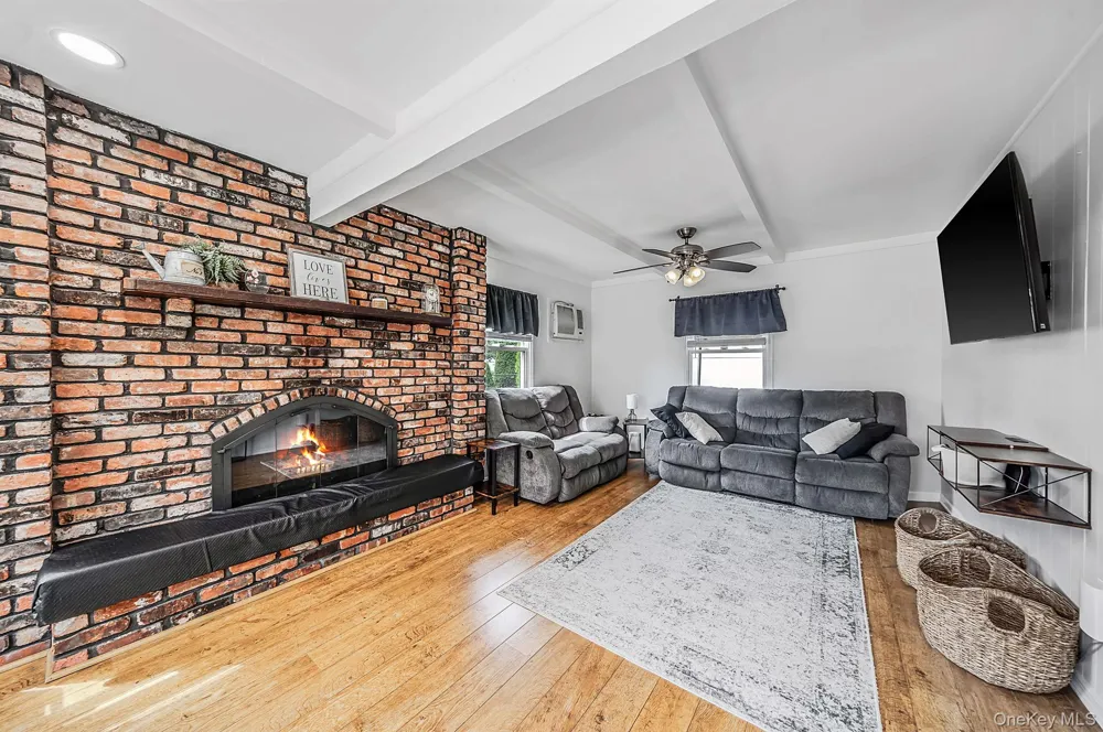 96 Slate Lane Levittown, NY 11756