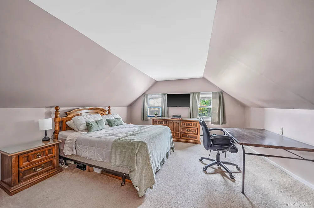 96 Slate Lane Levittown, NY 11756