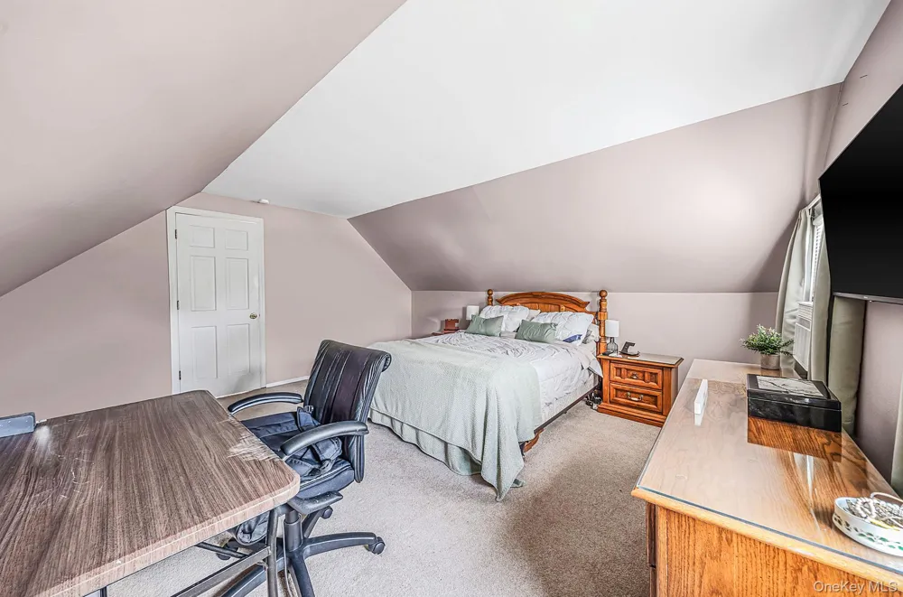 96 Slate Lane Levittown, NY 11756