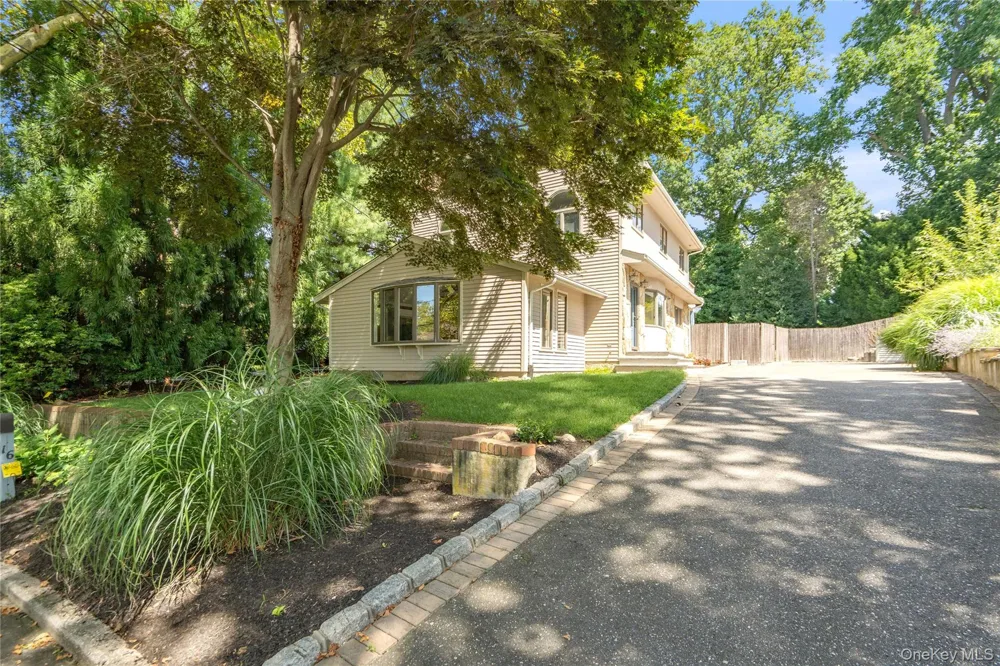 16 Westview Road Northport, NY 11768