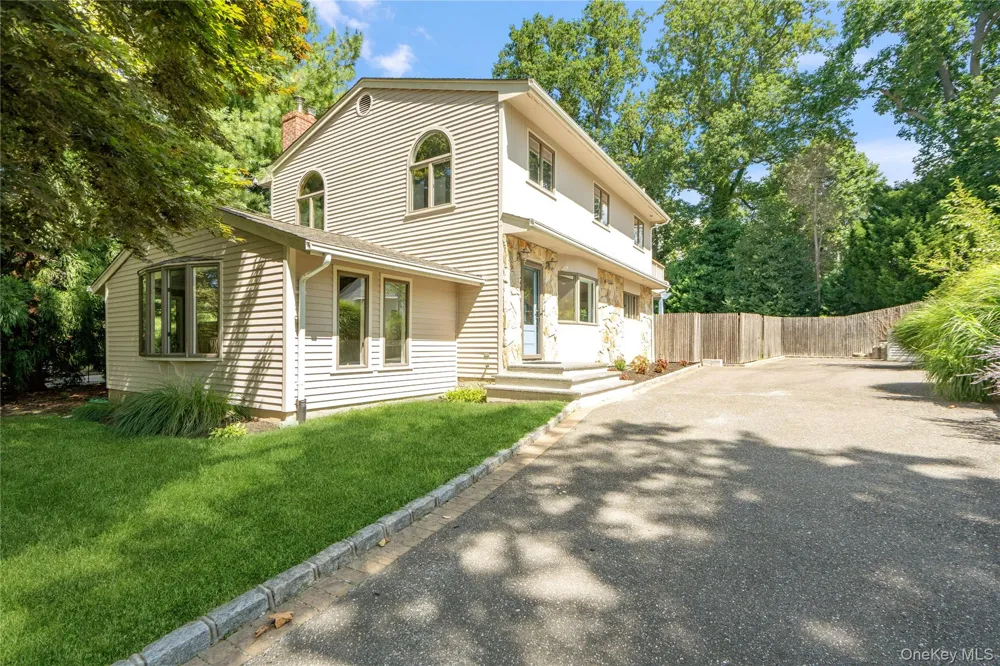 16 Westview Road Northport, NY 11768