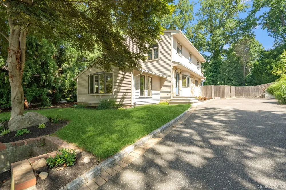 16 Westview Road Northport, NY 11768