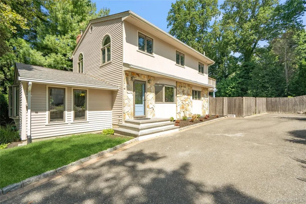 16 Westview Road Northport, NY 11768