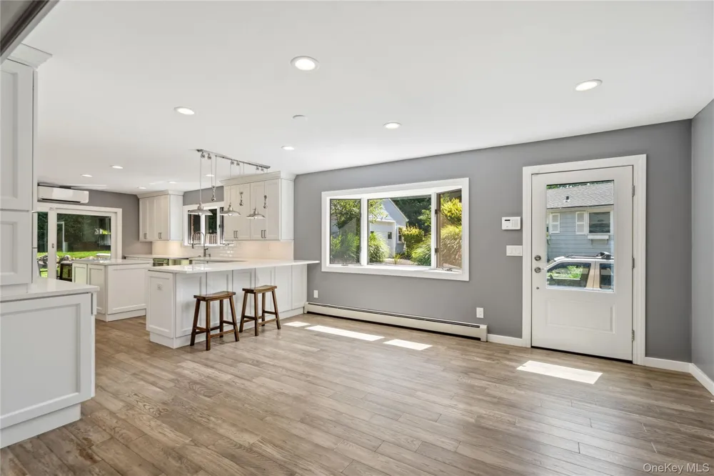 16 Westview Road Northport, NY 11768