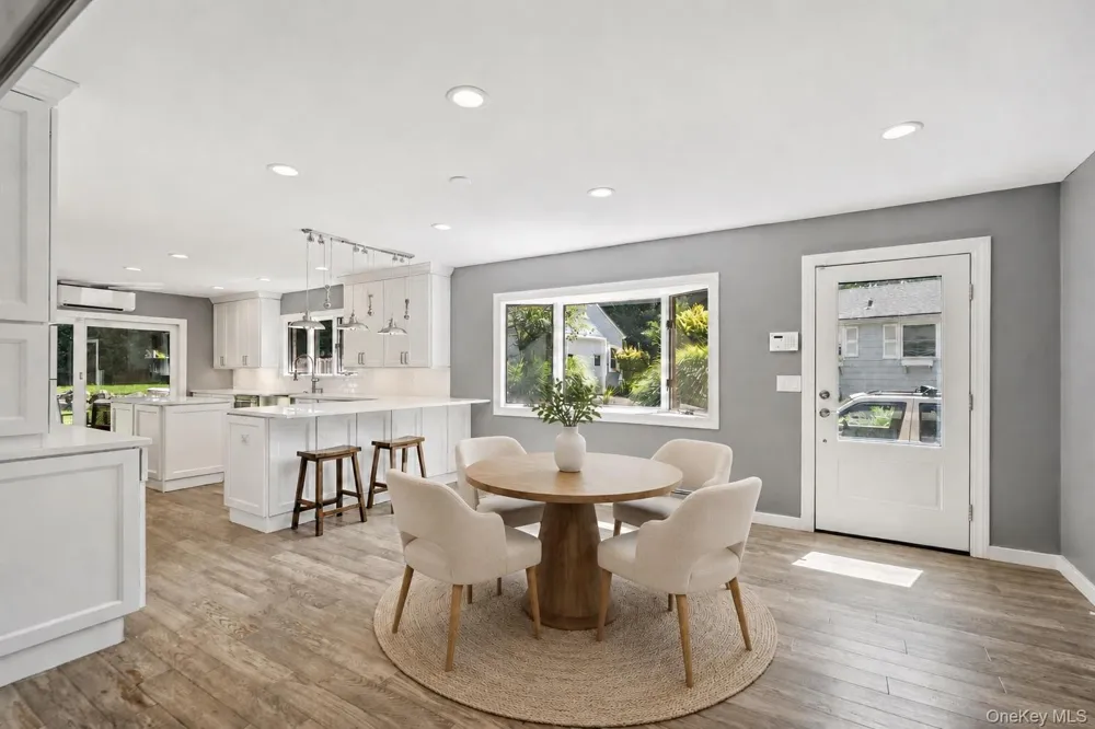 16 Westview Road Northport, NY 11768