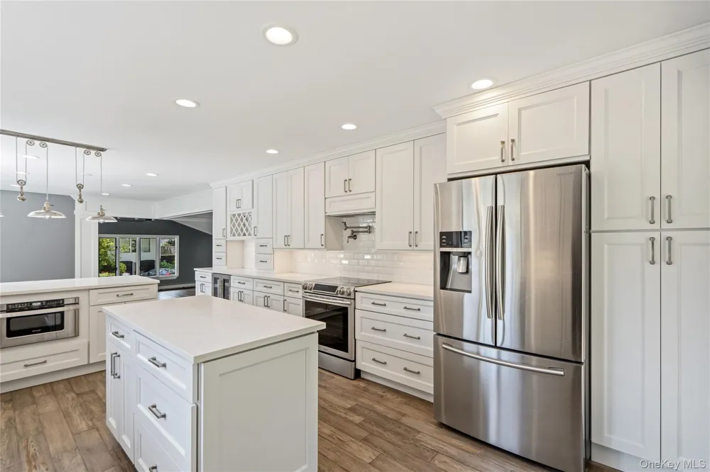 16 Westview Road Northport, NY 11768