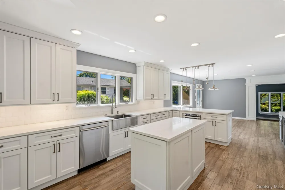16 Westview Road Northport, NY 11768