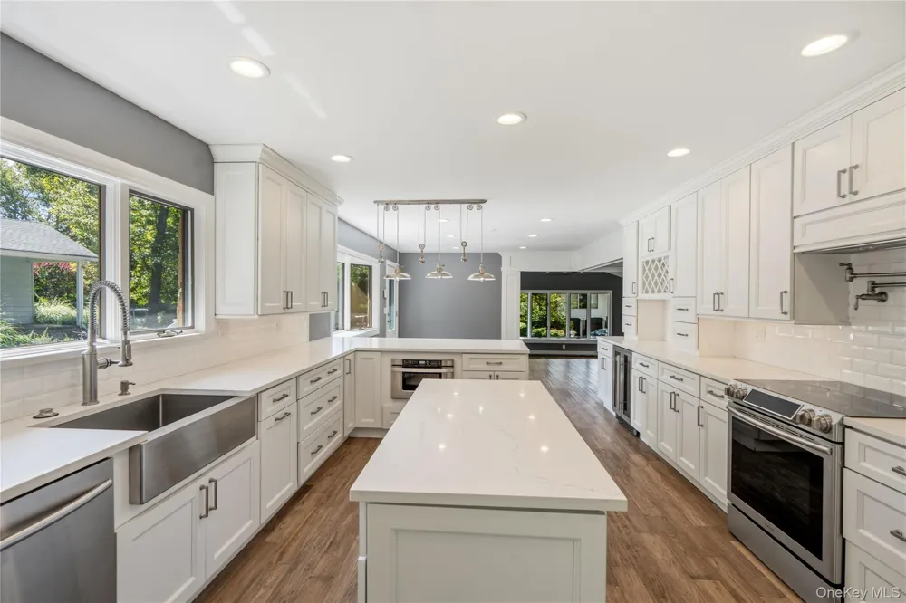 16 Westview Road Northport, NY 11768