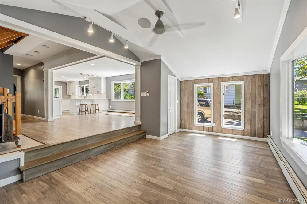 16 Westview Road Northport, NY 11768