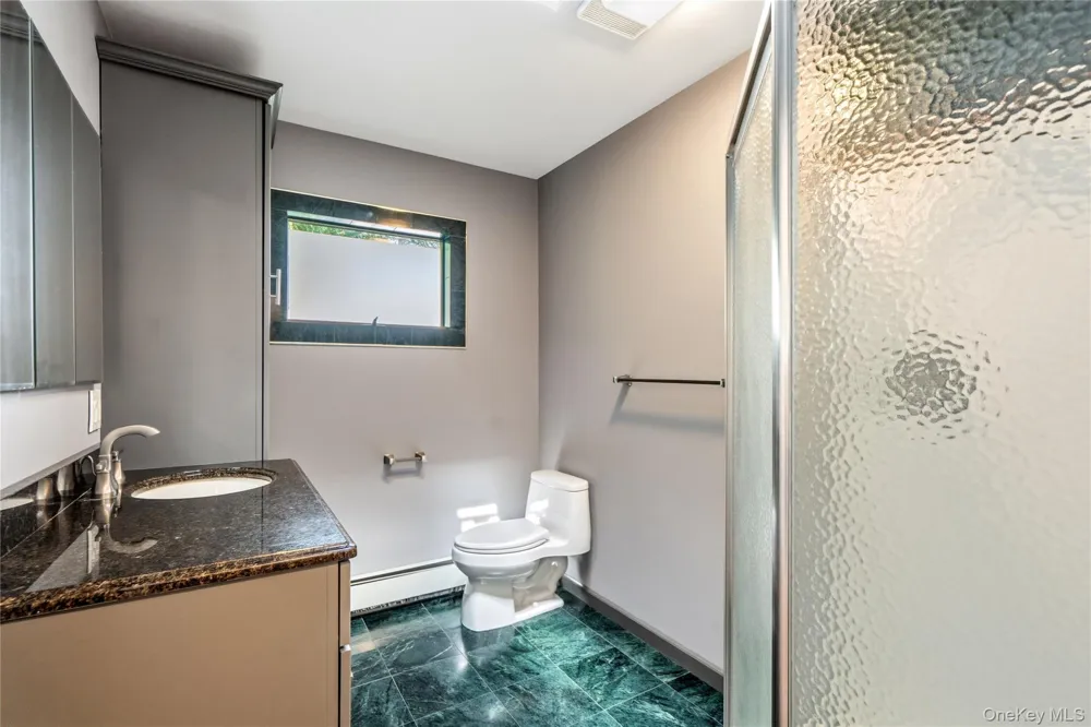 16 Westview Road Northport, NY 11768