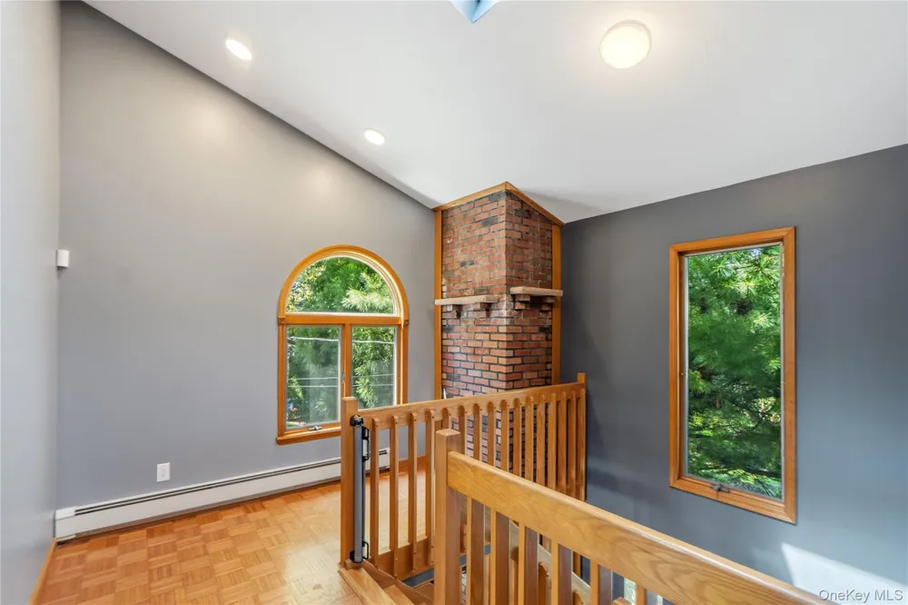 16 Westview Road Northport, NY 11768