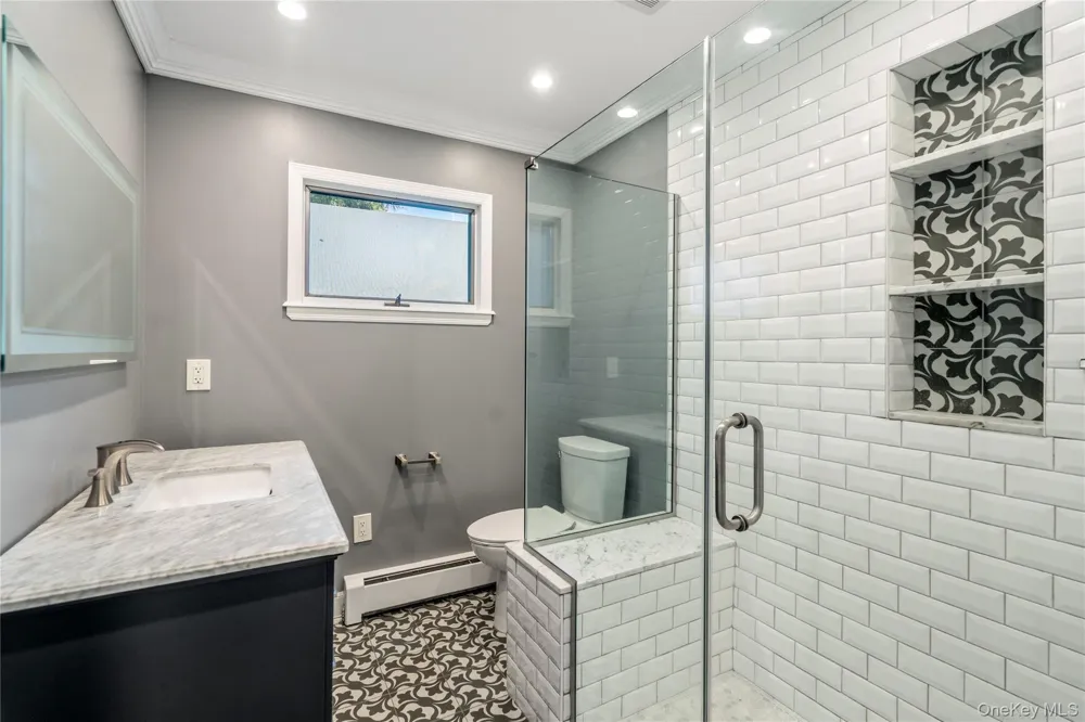 16 Westview Road Northport, NY 11768