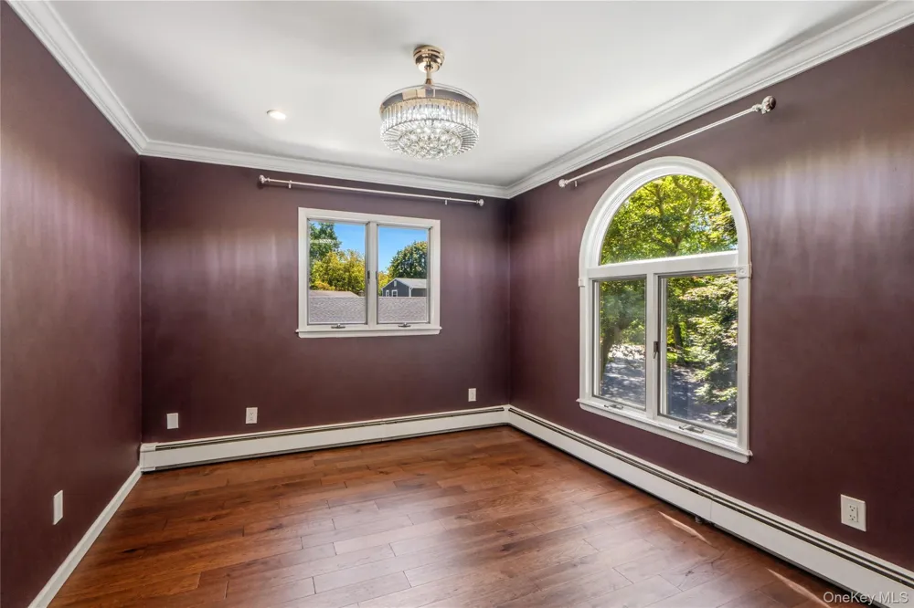 16 Westview Road Northport, NY 11768