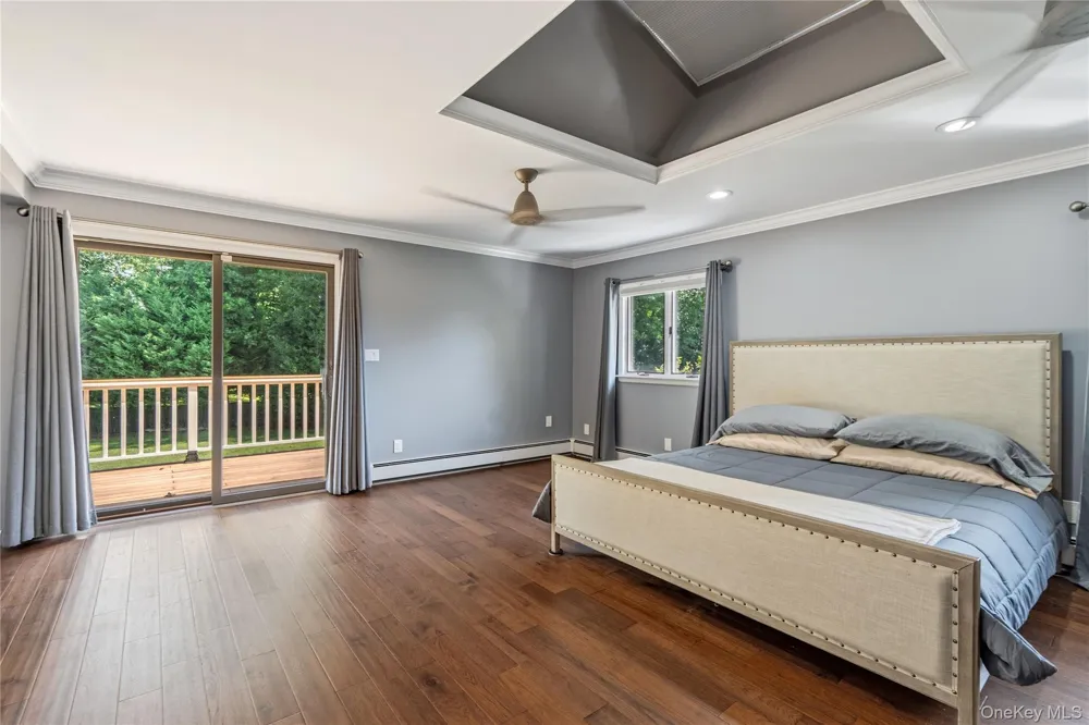 16 Westview Road Northport, NY 11768